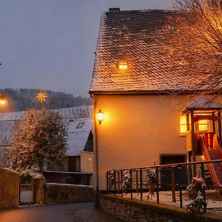 Haus Moselwald - 3 Bedrooms Dom wakacyjny Enkirch